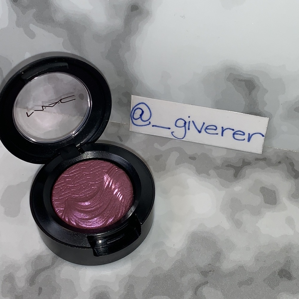 Stylishly Merry Extra Dimension Eyeshadow Collection MAC